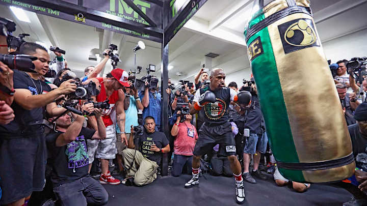 Behind the Scenes with Floyd Mayweather Behind the Scenes with Floyd Mayweather