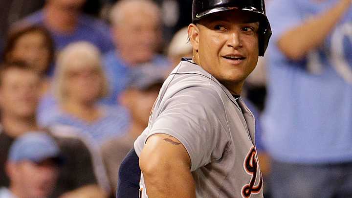 Ventura dazzles, Royals offense rolls in 12-1 rout of Tigers