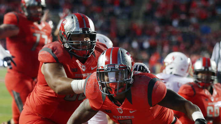 Carter scores 2 TDs, Armstrong throws 3, Huskers win 31-14