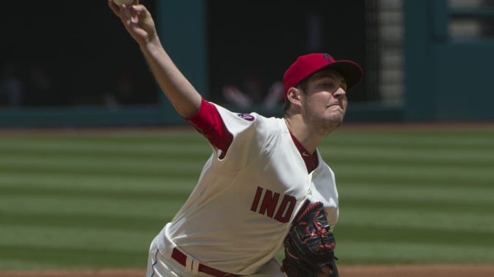 Indians' win streak reaches 6 games, Reds' skid hits 8