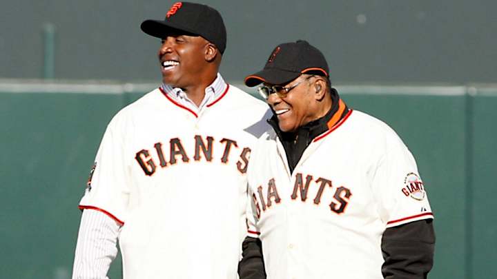 Barry Bonds took a selfie with a sleeping Willie Mays