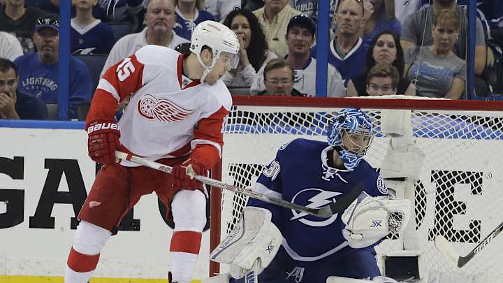 Lightning rebound to even series against Red Wings