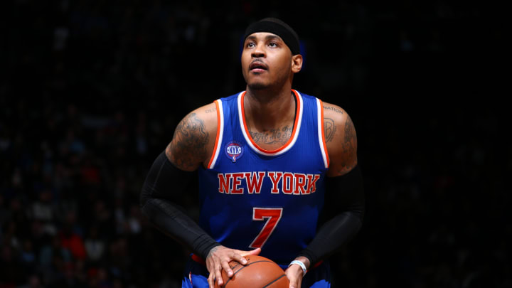 Carmelo Anthony leaves game, close to shutting knee down for season