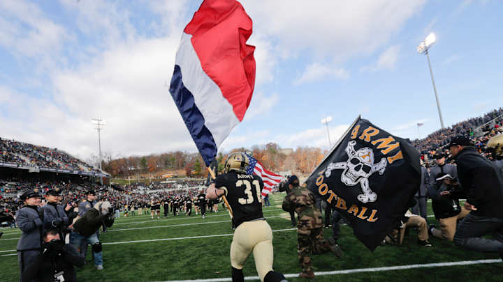 Teams across America honor victims of Paris attacks with stadium tributes