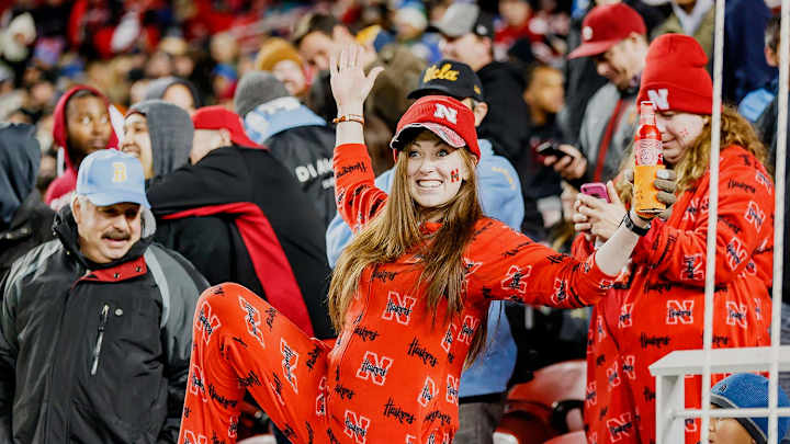 College Superfans, Dec. 22-28