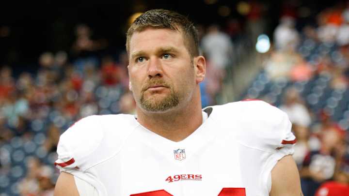 49ers defensive lineman Justin Smith announces retirement