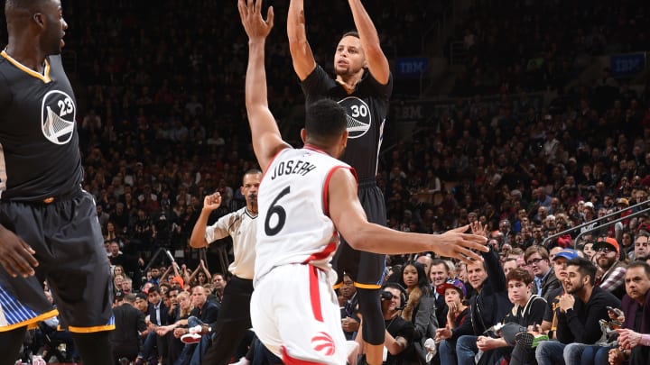 Curry scores 44 as perfect Warriors beat Raptors 112-109 Curry scores 44 as perfect Warriors beat Raptors 112-109