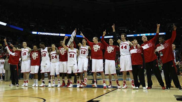 Wisconsin has players practice falling off Minnesota's raised court