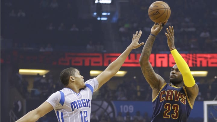 Cavaliers forward LeBron James (knee) hopes to play Monday vs. Heat