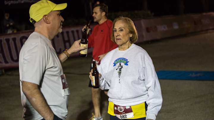 81-year-old grandma beats her kids in the Beer Mile 81-year-old grandma beats her kids in the Beer Mile