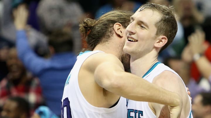 Hornets' Zeller hits layup with 0.6 left to top Knicks 95-93