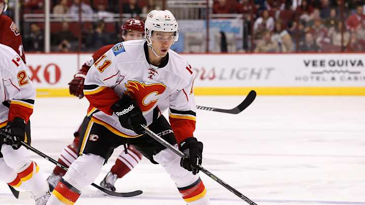 Calgary Flames sign center Backlund to multiyear deal