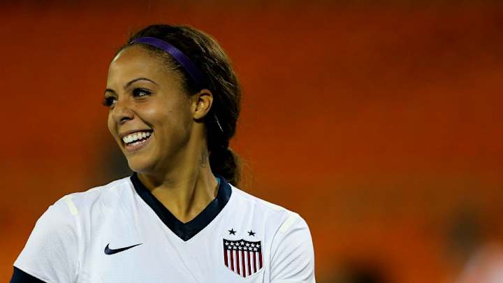 Sydney Leroux endorses this soccer-themed 'promposal'
