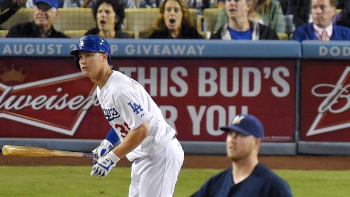 Dodgers rally with 3 runs in 7th to beat Brewers 3-2