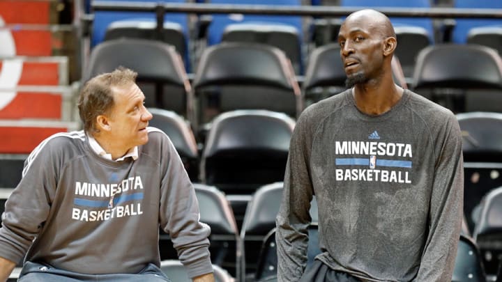 Timberwolves’ Kevin Garnett pays tribute to coach Flip Saunders