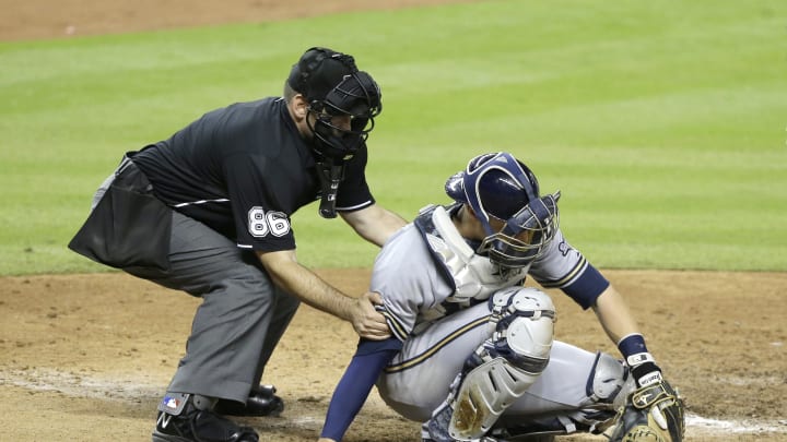 Brewers catcher Lucroy sidelined by mild concussion
