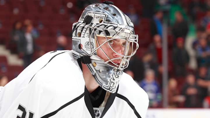 Sharks acquire goalie Martin Jones from Bruins