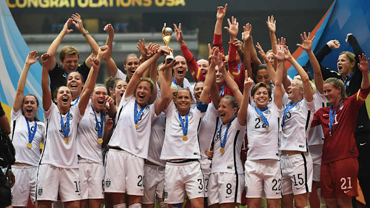 Senator introduces resolution urging FIFA to give equal pay to women