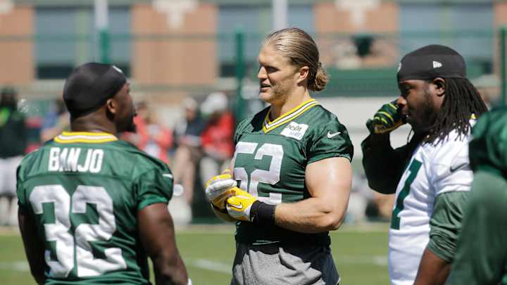 Watch: Packers’ Clay Matthews surprises fans with Super Bowl tickets