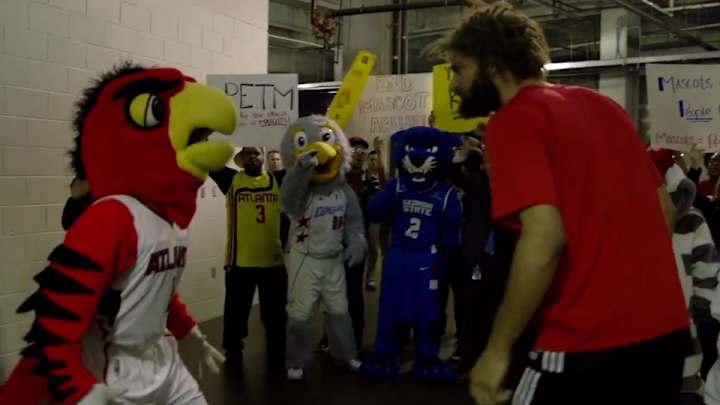 Watch: Trail Blazers center Robin Lopez fights Harry the Hawk