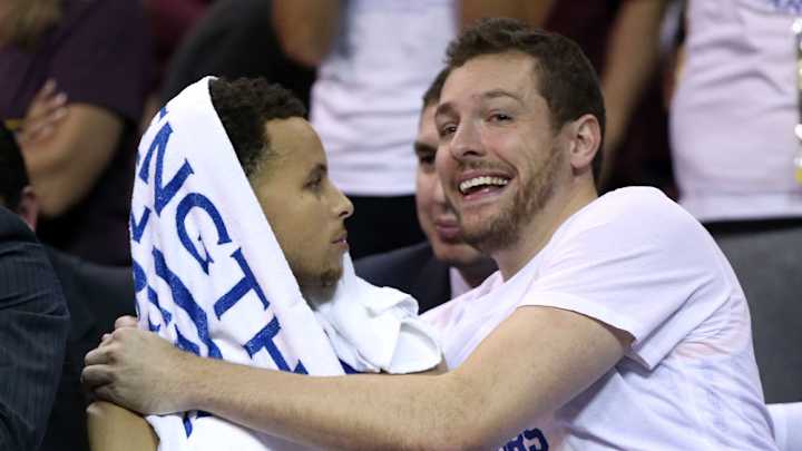 Stephen Curry sends David Lee off by recalling time he blocked him Stephen Curry sends David Lee off by recalling time he blocked him