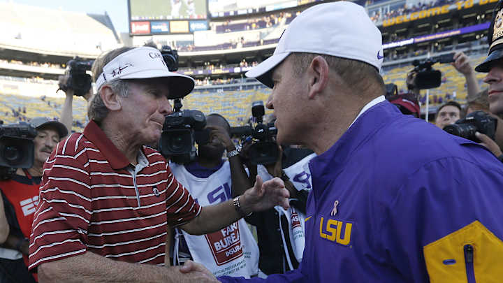 AP Source: Offensive line coach Elliott to lead Gamecocks