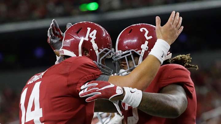 Alabama's offense flashes diversity, play-calling placards