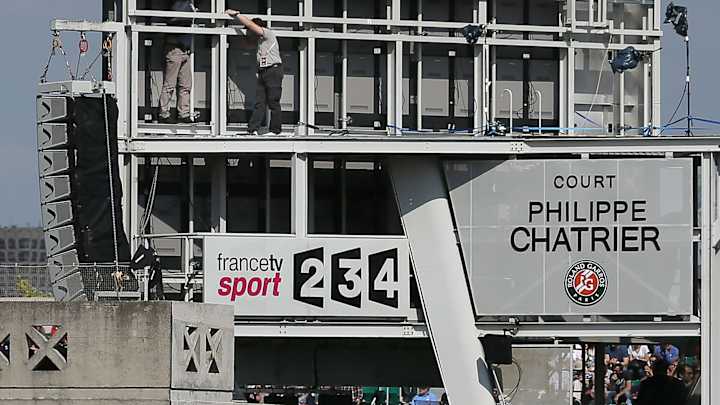 Falling sheet of metal interrupts French Open QF