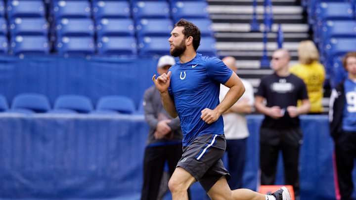 Luck again does limited work in Indianapolis' practice