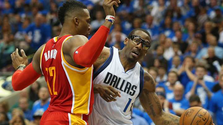 Wade signs his $20 million deal, and Heat adds Stoudemire