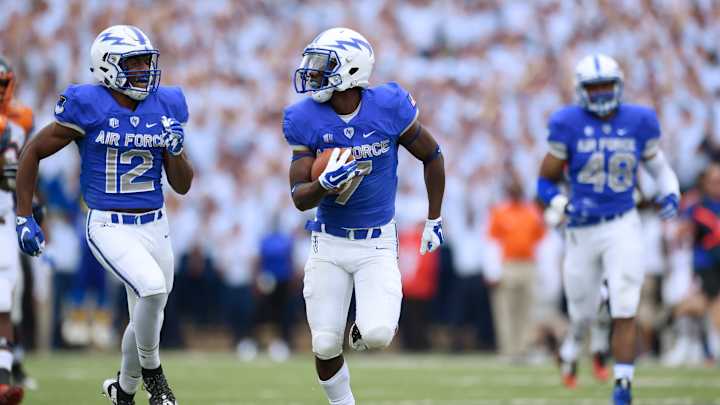 Air Force runs over Morgan State, 63-7