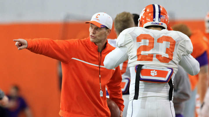 Familiar foe: Ex-OU assistant Venables leads Clemson defense
