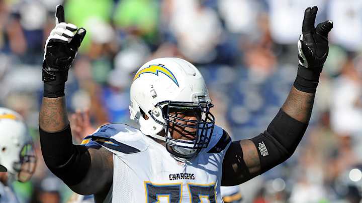 Chargers, left tackle King Dunlap agree to four-year deal