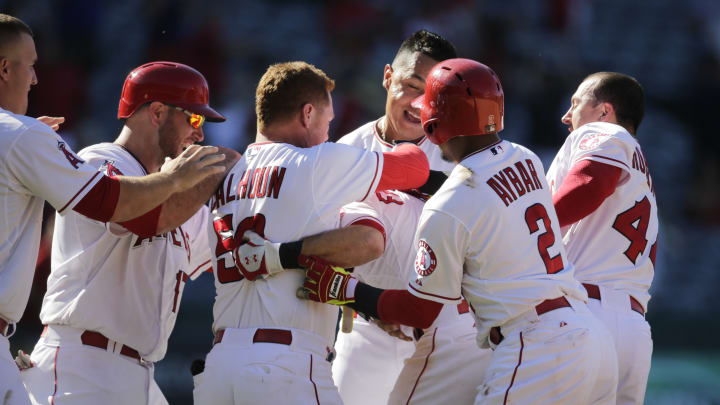 Featherston's single lifts Angels over Astros 2-1 in 13