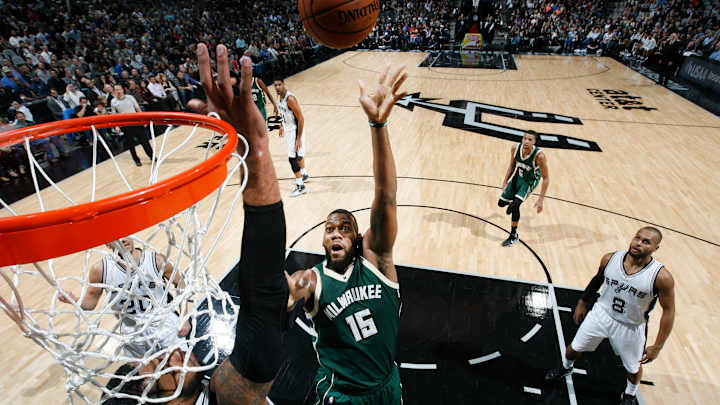 Duncan has 16 and 10, leads Spurs to 95-70 win over Bucks