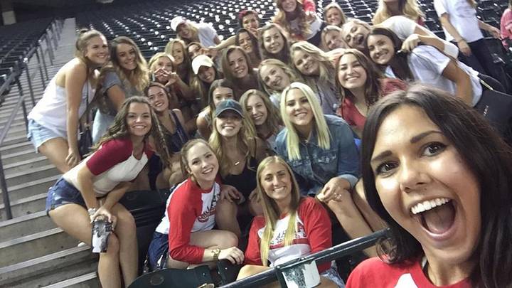 Selfie sisters from Diamondbacks game donating free tickets to charity