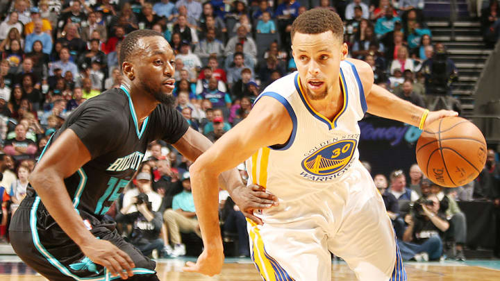 Watch: Stephen Curry scores 28 in third quarter, Warriors now 20–0