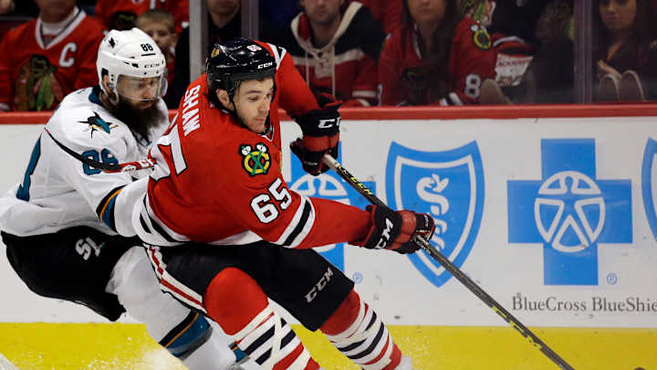 Toews scores in OT as Blackhawks beat Sharks 4-3