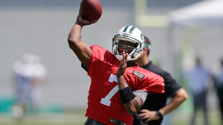 Football is coming: 'Game of Thrones' creator at Jets camp