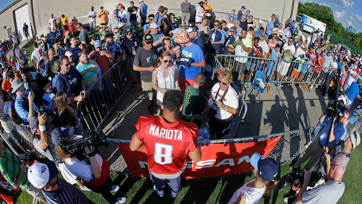 Marcus Mariota signing lures more than 3,400 to Titans camp