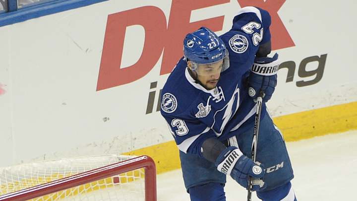 Blackhawks' depth a problem for Lightning in Game 2