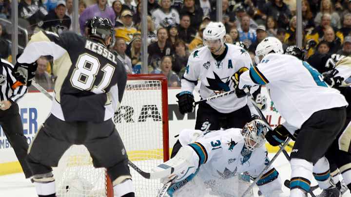 Marleau gets 1,000th point, Sharks beat Penguins 3-1