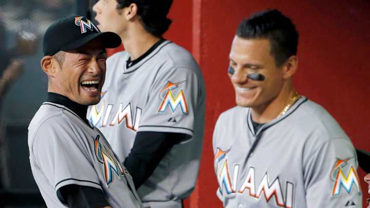 Ahmed's defense, hitting help D-Backs end 6-game skid