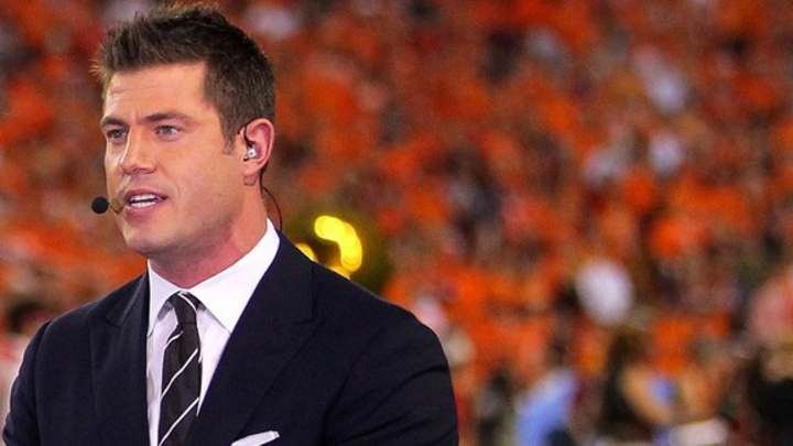 Campus Clicks: Sloppy opening games, Hawaii's bicycle shorts, Jesse Palmer roast