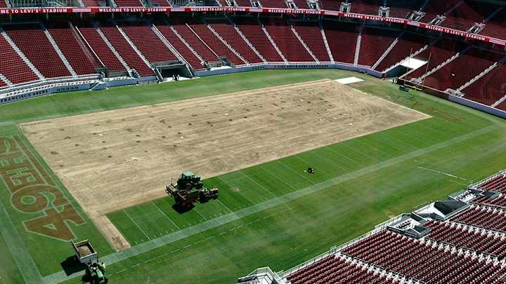 Watch: Turf at Levi’s Stadium still having issues