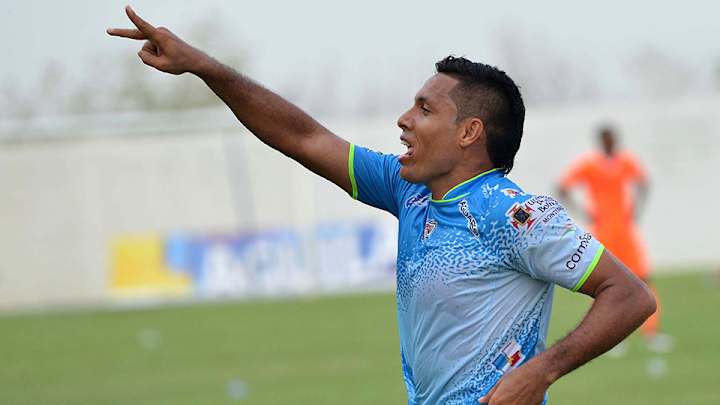 Colombian soccer player uses goal celebration to propose to girlfriend Colombian soccer player uses goal celebration to propose to girlfriend