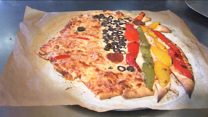 Of course they did: Chicago restaurant creates Blackhawks-shaped pizza