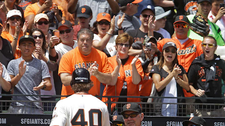 Bumgarner homers, pitches Giants past A's, 2-1
