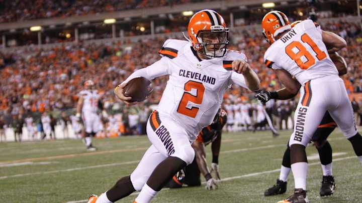 Browns hitting 'pause button' on quarterback decision