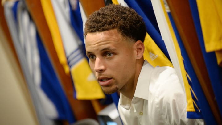 Stephen Curry treated for dehydration after Warriors' Game 5 win over Cavs